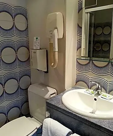 Vintage & Budget Hotel 2*