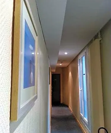 Vintage & Budget Hotel 2*